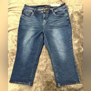 BloomChic Plus Size 3XL Stretchy High Rise Dark Wash Cropped Jeans us22
